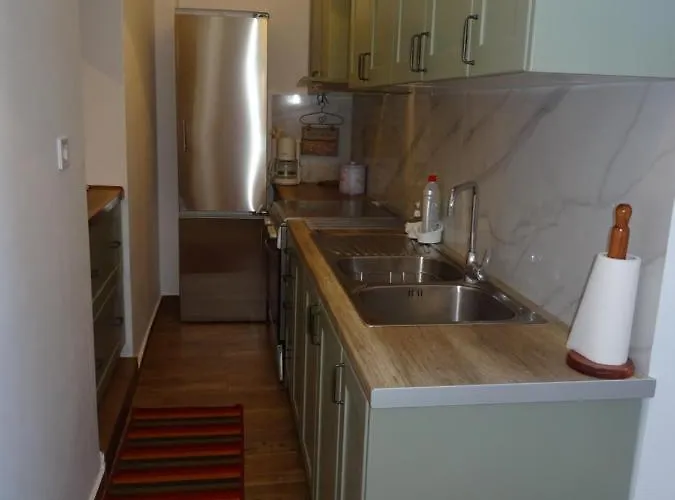 Fotis House *